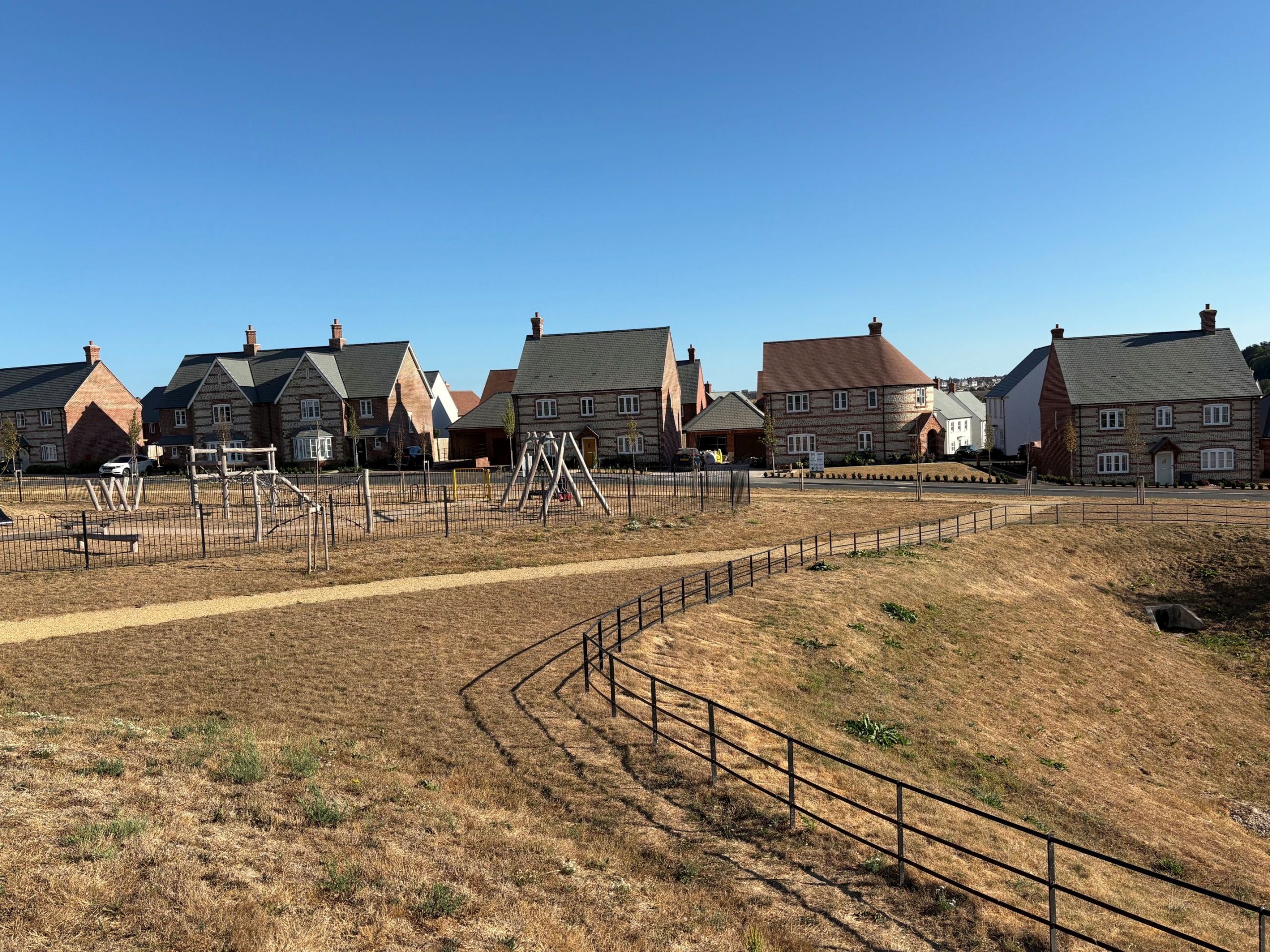 Playpark basin and fence scaled
